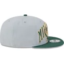 gra-og-gron-fladskygget-snapback-9fifty-tip-off-2023-milwaukee-bucks-nba-kasket-fra-new-era