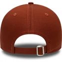 brun-justerbar-9forty-league-essential-kasket-med-buet-skygge-fra-new-york-yankees-mlb-fra-new-era