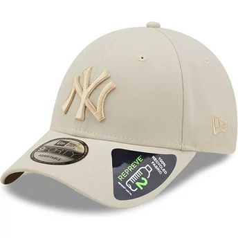 New Era Curved Brim 9FORTY Tonal REPREVE New York Yankees MLB Beige Snapback Cap with Beige Logo