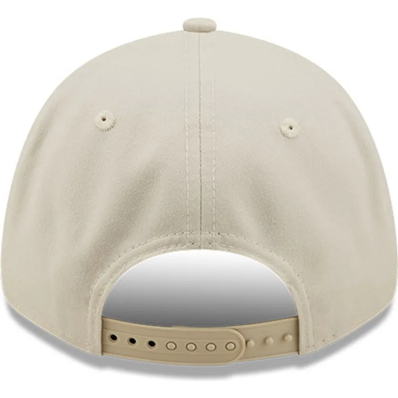 buet-beige-snapback-kasket-med-beige-logo-9forty-tonal-repreve-fra-new-york-yankees-mlb-fra-new-era