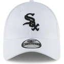 hvid-justerbar-kurvet-kasket-med-sort-logo-9twenty-core-classic-fra-chicago-white-sox-mlb-fra-new-era