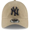 justerbar-lysebrun-buet-kasket-med-marineblat-logo-9twenty-core-classic-fra-new-york-yankees-mlb-fra-new-era