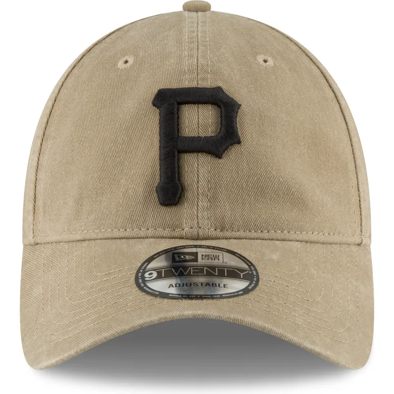 lysebrun-justerbar-kurvet-kasket-med-sort-logo-9twenty-core-classic-fra-pittsburgh-pirates-mlb-fra-new-era