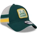 gron-og-hvid-oakland-athletics-mlb-9twenty-stripe-trucker-kasket-fra-new-era