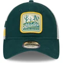 gron-og-hvid-oakland-athletics-mlb-9twenty-stripe-trucker-kasket-fra-new-era