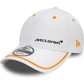 hvid-justerbar-9forty-kasket-med-buet-skygge-og-kontrastkant-fra-mclaren-racing-formula-1-af-new-era