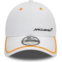 hvid-buet-justerbar-9forty-kasket-med-kontrastpiping-fra-mclaren-racing-formula-1-fra-new-era