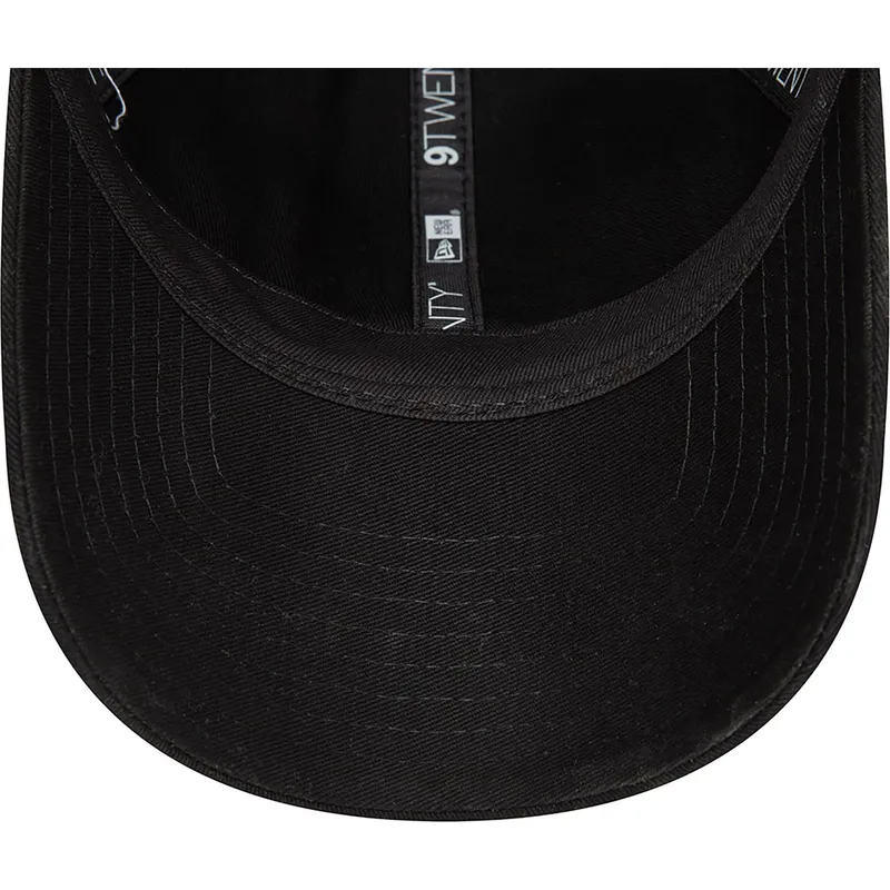 sort-justerbar-9twenty-buet-kasket-med-pin-badge-fra-mclaren-racing-formula-1-af-new-era