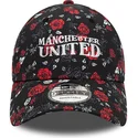 manchester-united-football-club-premier-league-new-era-9forty-justerbar-sort-og-rod-buet-kasket-med-blomstermotiv