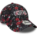 manchester-united-football-club-premier-league-new-era-9forty-justerbar-sort-og-rod-buet-kasket-med-blomstermotiv