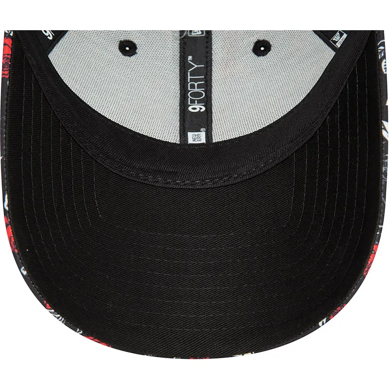 sort-og-rod-justerbar-kurvet-kasket-9forty-floral-all-over-print-fra-manchester-united-football-club-premier-league-fra-new-era