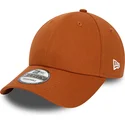 brun-justerbar-buet-kasket-9forty-essential-fra-new-era