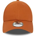 brun-justerbar-buet-kasket-9forty-essential-fra-new-era