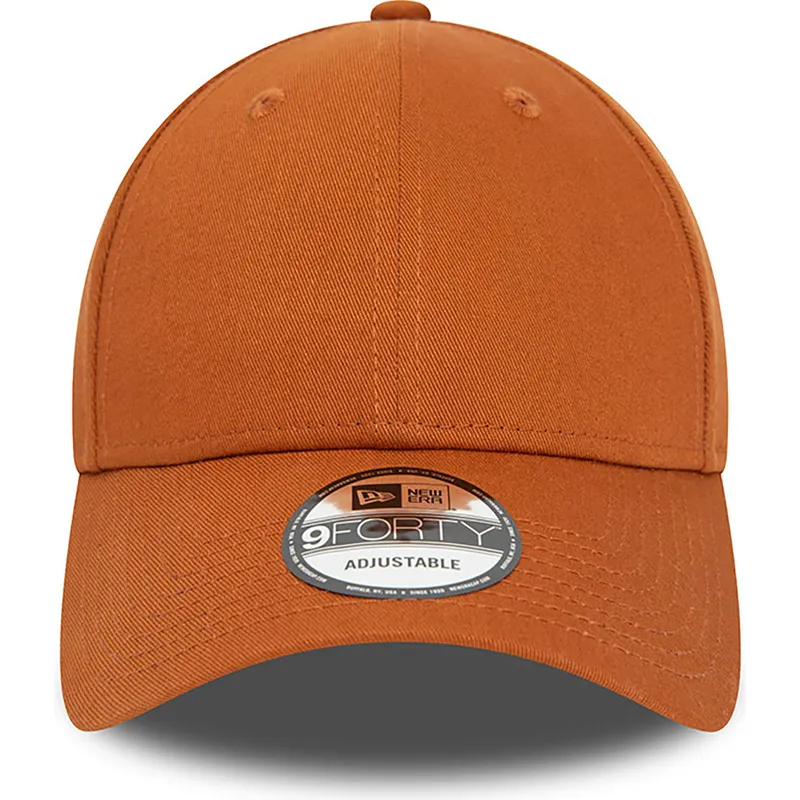 brun-justerbar-9forty-essential-kasket-med-buet-skygge-fra-new-era