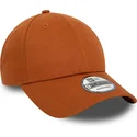 brun-justerbar-9forty-essential-kasket-med-buet-skygge-fra-new-era