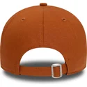 brun-justerbar-buet-kasket-9forty-essential-fra-new-era