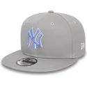 gra-flad-snapback-kasket-med-blat-logo-9fifty-outline-af-new-york-yankees-mlb-fra-new-era