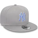 gra-flad-snapback-kasket-med-blat-logo-9fifty-outline-af-new-york-yankees-mlb-fra-new-era