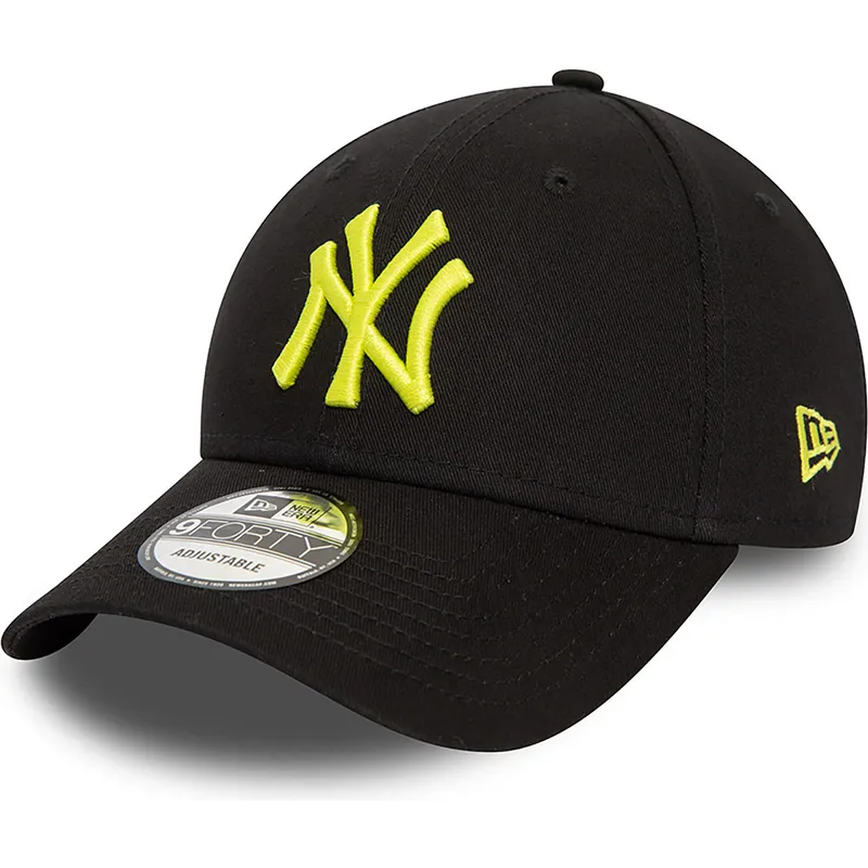 sort-justerbar-curved-kasket-med-gult-logo-9forty-league-essential-fra-new-york-yankees-mlb-fra-new-era