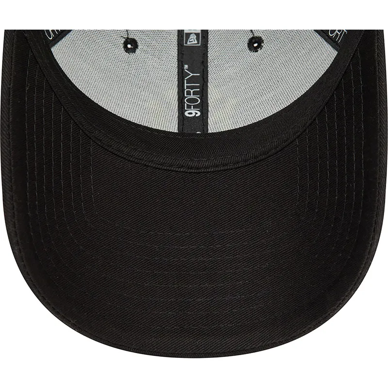 sort-justerbar-curved-kasket-med-gult-logo-9forty-league-essential-fra-new-york-yankees-mlb-fra-new-era