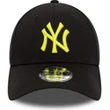 sort-justerbar-buet-kasket-med-gult-logo-9forty-league-essential-new-york-yankees-mlb-fra-new-era