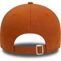 brun-justerbar-buet-kasket-med-beige-logo-9forty-league-essential-fra-new-york-yankees-mlb-fra-new-era