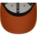 new-era-new-york-yankees-mlb-9forty-league-essential-justerbar-brun-buet-kasket-med-beige-logo