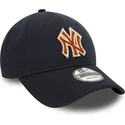marinebla-justerbar-buet-kasket-med-brunt-logo-9twenty-boucle-af-new-york-yankees-mlb-fra-new-era