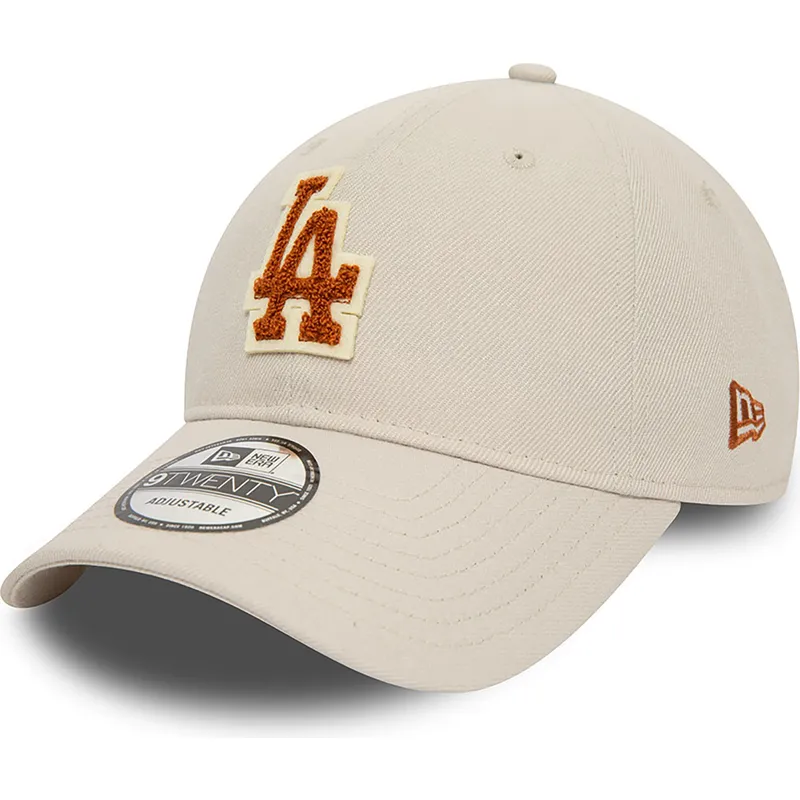 beige-justerbar-bojet-kasket-med-brunt-logo-9twenty-boucle-los-angeles-dodgers-mlb-fra-new-era