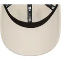 beige-justerbar-buet-kasket-med-brunt-logo-9twenty-boucle-los-angeles-dodgers-mlb-fra-new-era