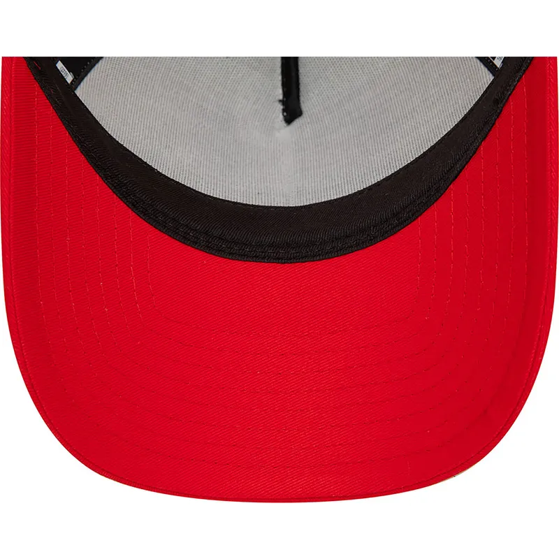 hvid-og-rod-a-frame-character-truckerkasket-med-daffy-and-og-grisebassen-looney-tunes-fra-new-era