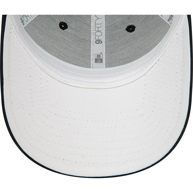 sort-justerbar-9forty-karakter-kasket-med-buet-skygge-af-bugs-bunny-looney-tunes-fra-new-era