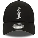 sort-justerbar-9forty-kasket-med-buet-skygge-og-bugs-bunny-karakter-fra-looney-tunes-af-new-era