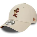beige-justerbar-kurvet-kasket-9forty-tasmanian-devil-karakter-looney-tunes-fra-new-era