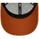 beige-justerbar-kurvet-kasket-9forty-tasmanian-devil-karakter-looney-tunes-fra-new-era