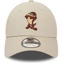 beige-justerbar-kurvet-kasket-9forty-tasmanian-devil-karakter-looney-tunes-fra-new-era