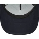marinebla-og-hvid-trucker-kasket-med-brunt-logo-a-frame-boucle-af-new-york-yankees-mlb-fra-new-era