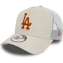 beige-og-hvid-trucker-kasket-med-brunt-logo-a-frame-boucle-los-angeles-dodgers-mlb-fra-new-era