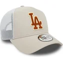 beige-og-hvid-trucker-kasket-med-brunt-logo-a-frame-boucle-los-angeles-dodgers-mlb-fra-new-era