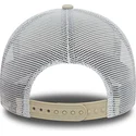 beige-og-hvid-trucker-kasket-med-brunt-logo-a-frame-boucle-los-angeles-dodgers-mlb-fra-new-era