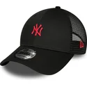sort-justerbar-kasket-med-buet-skygge-og-rodt-logo-9forty-home-field-af-new-york-yankees-mlb-fra-new-era