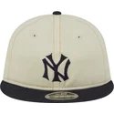 beige-og-marinebla-justerbar-flad-kasket-9fifty-retro-crown-denim-fra-new-york-yankees-mlb-fra-new-era