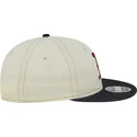beige-og-marinebla-fladskygget-9fifty-retro-crown-denim-kasket-fra-boston-red-sox-mlb-fra-new-era