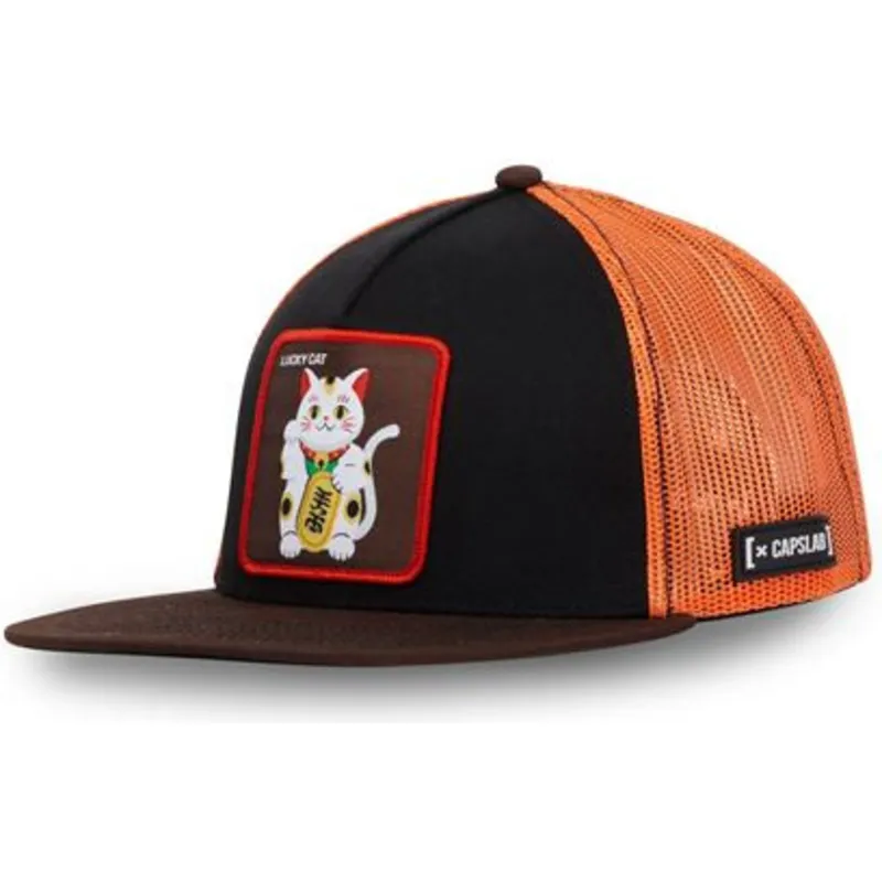 flad-trucker-kasket-sort-og-orange-maneki-neko-lucky-cat-luc-fra-capslab