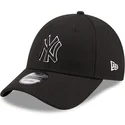 sort-justerbar-curved-kasket-med-sort-logo-9forty-pop-outline-fra-new-york-yankees-mlb-fra-new-era