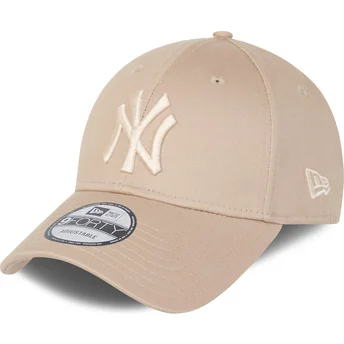 Buet beige justerbar kasket med beige logo 9FORTY League Essential fra New York Yankees MLB fra New Era