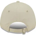 buet-beige-justerbar-kasket-til-kvinder-9forty-league-essential-fra-new-york-yankees-mlb-fra-new-era