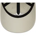 buet-beige-justerbar-kasket-9twenty-league-essential-fra-new-york-yankees-mlb-fra-new-era