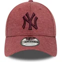 justerbar-bordeaux-buet-cap-med-bordeaux-logo-9forty-jersey-essential-fra-new-york-yankees-mlb-fra-new-era