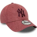kasketter-buet-rod-justerbar-rem-granate-granate-9forty-jersey-essential-fra-new-york-yankees-mlb-af-new-era
